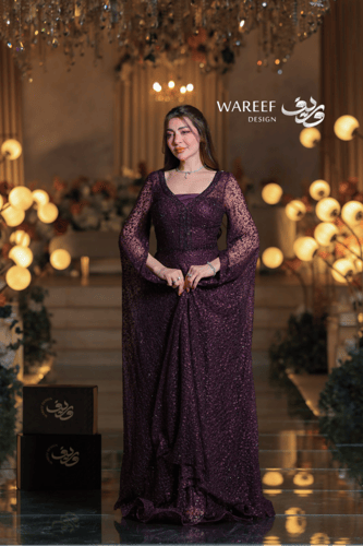 فستان سهرة برغندي ملكي مطرز بالكامل بأكمام دانتيل...