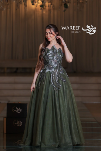 فستان سهرة زيتي منفوش بتطريز زهري فاخر ولمسات ترتر...