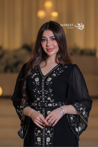 جلابية بتطريز زهري فاخر