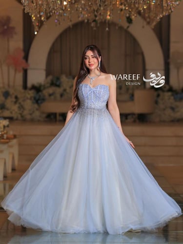 فستان سهره تل سماوي مزين بالفصوص