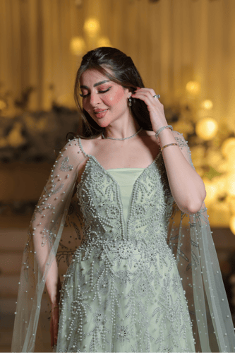 فستان سهرة أخضر فستقي مطرز مع كاب شفاف فاخر