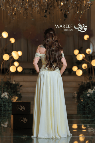 فستان سهرة ليموني مطرّز بالكامل بتطريزات هندسية وك...