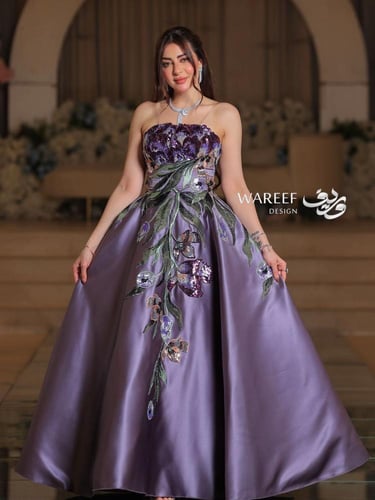 فستان ملكة باللون موف مزين بالشك المشجر