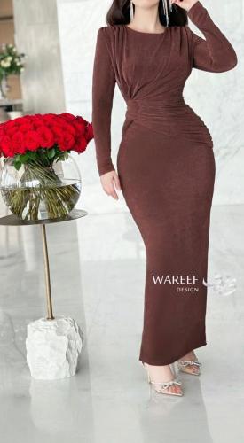 فستان ناعم بني شوكولاتة بتصميم درابيه جانبي ولمعة...