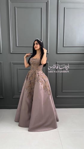 فستان سهرة بتصميم فخم وتطريز لامع مع قصة A-line جذ...