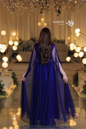 جلابية سهرة بتطريز فضي فاخر وكاب شفاف