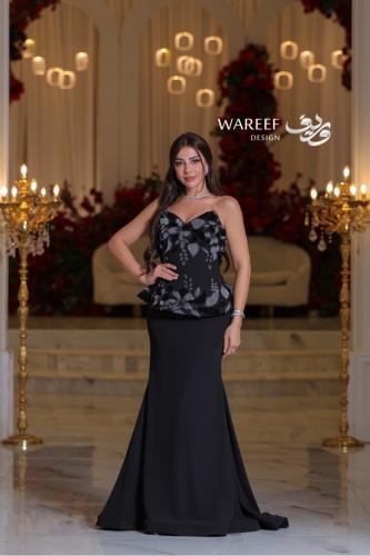 فستان ملكي أسود بتطريز فاخر وقصّة ميرميد أنيقة