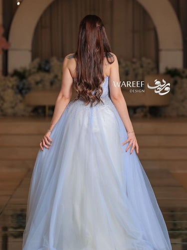فستان سهره تل سماوي مزين بالفصوص