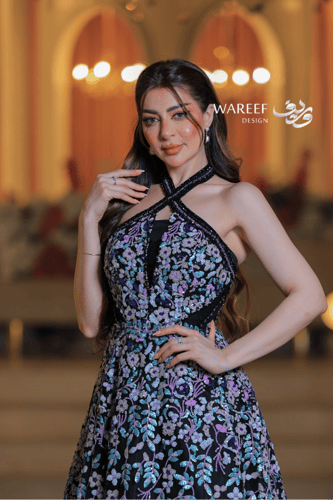 فستان سهرة أسود مزخرف بالترتر الملون