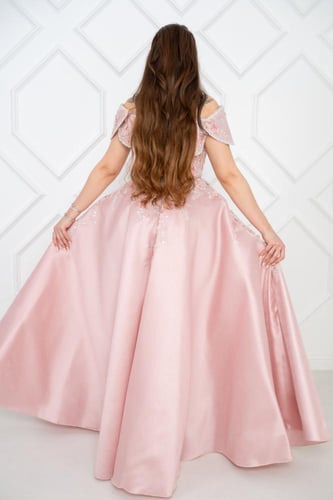 فستان سهرة بخامه ميكادو تطريز على الصدر راقي