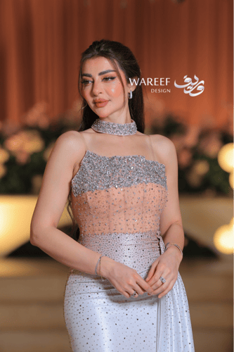 فستان سهرة فضّي وردي فاخر بتطريز كريستالات لامعة و...