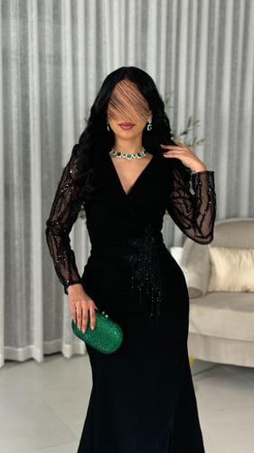 فستان سهرة ناعم بخامه باربي أكتاف شك تطريز