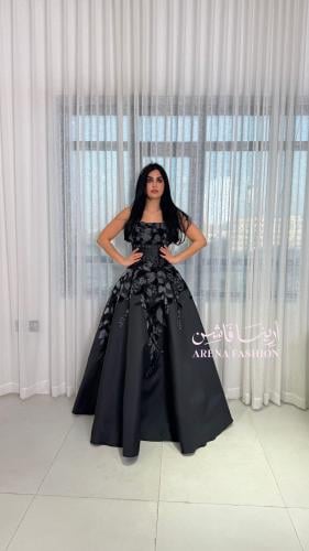 فستان سهرة اسود مزين بتطريز انيق
