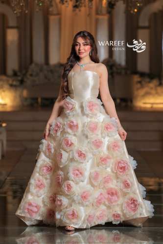 فستان بيج فاخر بزهور ثلاثية الابعاد