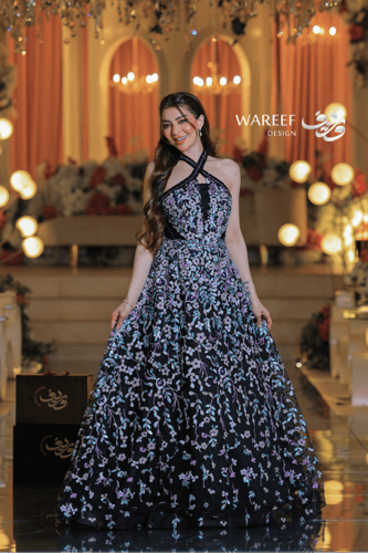 فستان سهرة أسود مزخرف بالترتر الملون