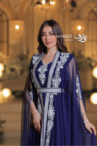 جلابية بلون كحلي بتطريز فضي فاخر