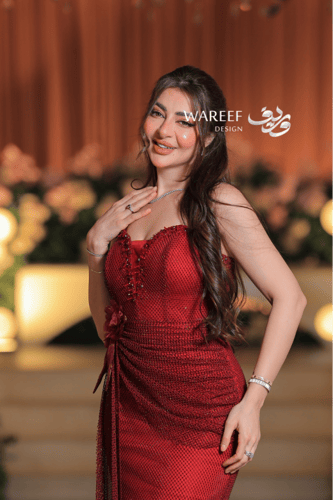 فستان سهرة أحمر كرزي فخم بتطريز لامع وتصميم ضيّق م...