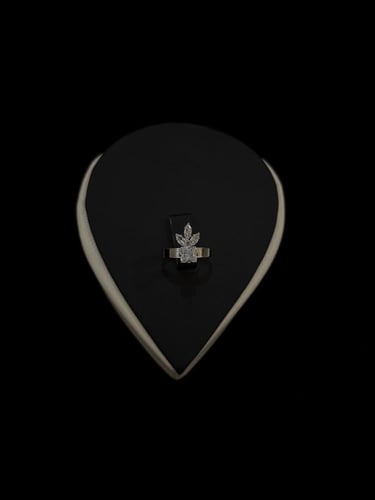 طقم زركون فضي بتصميم أوراق دقيقة