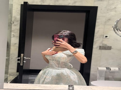 فستان سهره قصير باللون السكري والشك الازرق