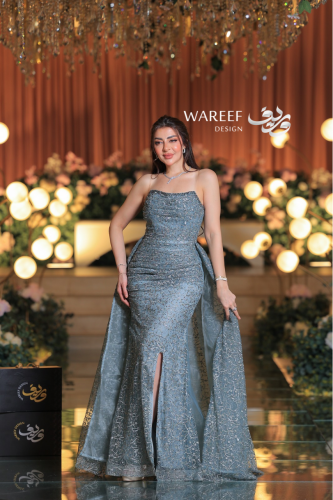 فستان سهرة أزرق سماوي فاخر بتطريز فضّي وقصّة أمامي...