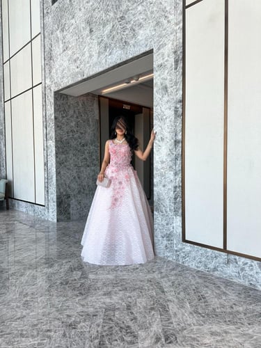 فستان سهرة راقي بتطريز ورود