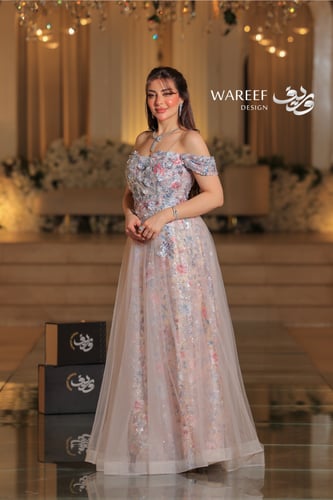 فستان سهره اوف شولدر بتطريز الورود
