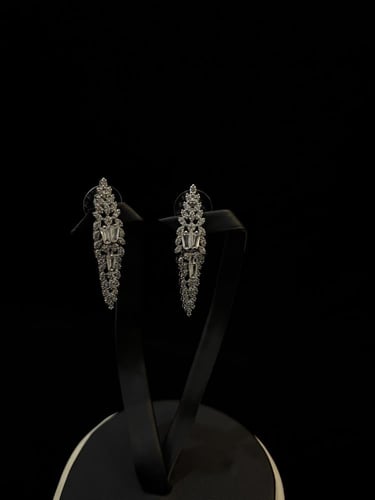 طقم زركون فاخر بتصميم V