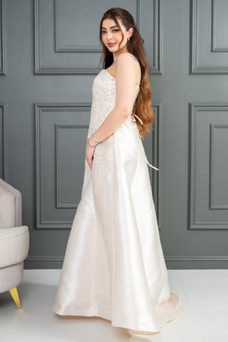 فستان سهرة بنطريز كلفه منطقه الصدر