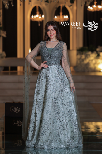 فستان أخضر فاتح اوف شولدر أكمام شفافة مطرزة بالفضة