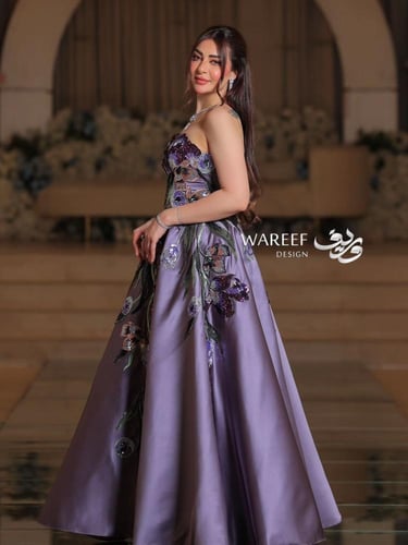 فستان ملكة باللون موف مزين بالشك المشجر