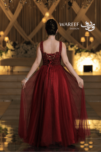 فستان سهرة بورغندي طويل بتطريز يدوي فاخر وتنورة تو...