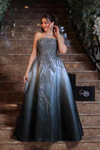 فستان سهره بدرجات الرمادي مزين بالشك المشجر