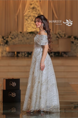 فستان بيج اوف شولدر مزين بالشك المشجر