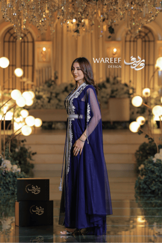 جلابية بلون كحلي بتطريز فضي فاخر