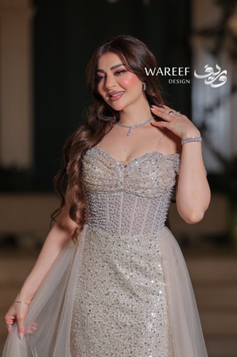 فستان بيج طويل تول تصميم أوف شولدر مطرز بالخرز مع...