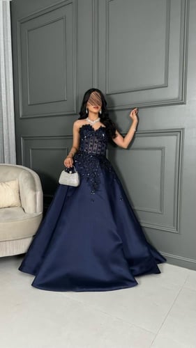 فستان كحلي ملكي مطرز بورود من الترتر