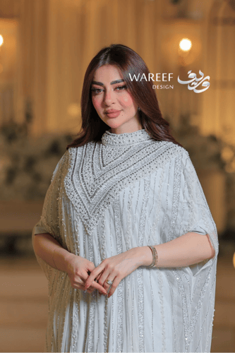 جلابية فاخرة باللون العاجي المطرّز