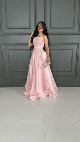 فستان توب ميكادو وردي بتفاصيل أزهار