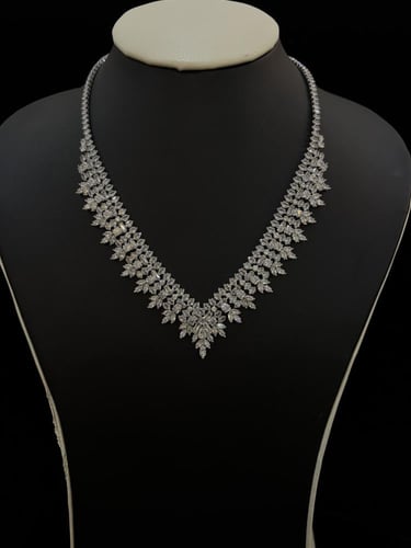 طقم زركون فضي بتصميم زهور متراصّة