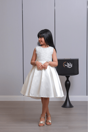 فستان بناتي بتطريز فاخر وفيونكة خلفية كبيرة