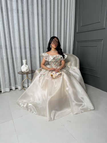 فستان سهرة كلوش بتطريز راقي