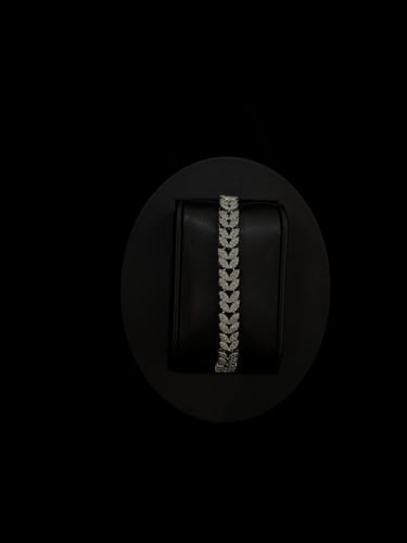 طقم زركون فضي بتصميم أوراق