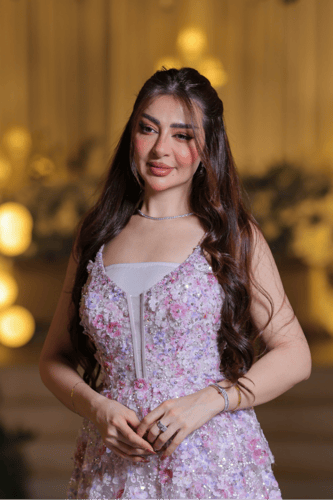 فستان سهرة وردي لؤلؤي بطبقات تول مزخرفة وقصة كورسي...