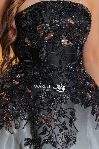 فستان سهره بتدرجات الرمادي وتطريز مميز