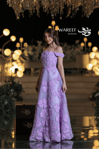 فستان سهرة بنفسجي فاتح طويل بتطريزات ورود ثلاثية ا...