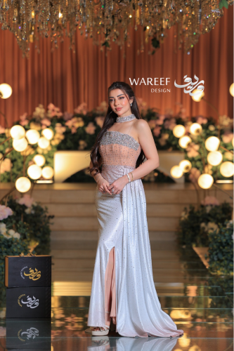 فستان سهرة فضّي وردي فاخر بتطريز كريستالات لامعة و...