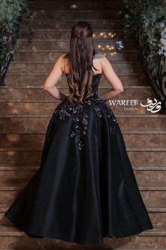 فستان سهره اسود طويل قماش ميكادو روسي مزين بتطريز...