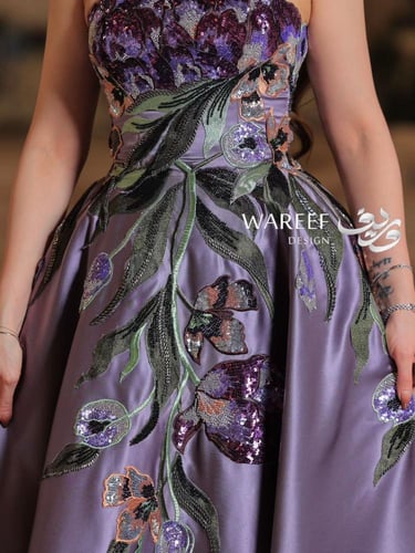 فستان ملكة باللون موف مزين بالشك المشجر