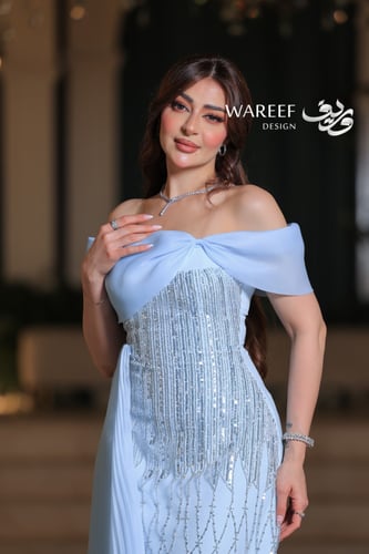 فستان سهرة سماوي طويل من الشيفون بتصميم أوف شولدر...
