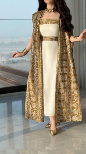 جلابية بطبقتين بنقوش تراثية ذهبية